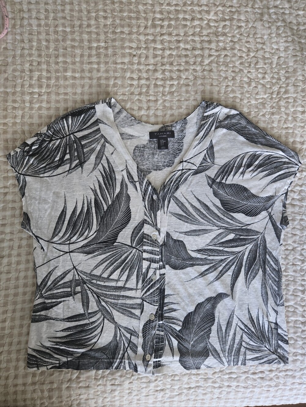 Tahari 100% Linen Black & White Palm-Print Button Front Top, Vacation, Summer